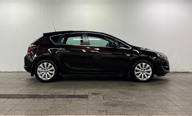 Opel Astra J Рестайлинг с пробегом 2013 года, цена 650 000 рублей, 199000 км, хэтчбек, Автокод Объявления