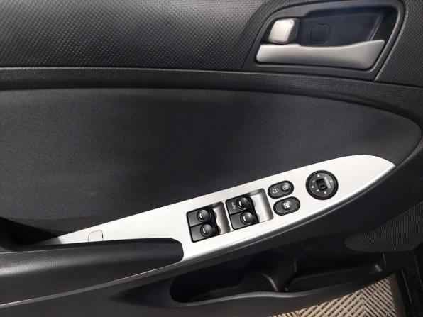 Hyundai Solaris I Рестайлинг с пробегом 2015 года, цена 999 000 рублей, 128200 км, седан, Автокод Объявления