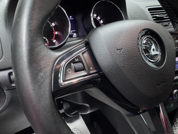 Skoda Yeti I Рестайлинг с пробегом 2015 года, цена 1 470 000 рублей, 71761 км, внедорожник, Автокод Объявления