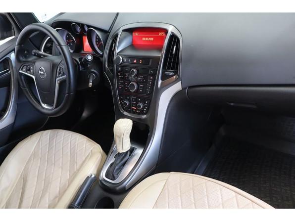 Opel Astra J Рестайлинг с пробегом 2013 года, цена 690 000 рублей, 165679 км, седан, Автокод Объявления