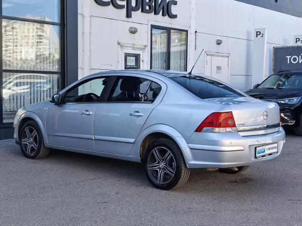 Opel Astra H Рестайлинг с пробегом 2012 года, цена 650 000 рублей, 243970 км, седан, Автокод Объявления