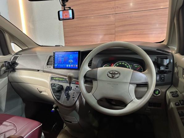 Toyota ISis I Рестайлинг с пробегом 2010 года, цена 1 049 000 рублей, 297611 км, компактвэн, Автокод Объявления
