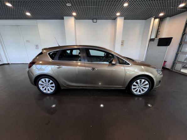 Opel Astra J Рестайлинг с пробегом 2013 года, цена 870 000 рублей, 98605 км, хэтчбек, Автокод Объявления