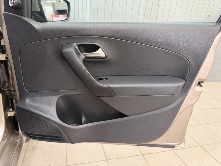 Volkswagen Polo V Рестайлинг Магнитогорск  - изображение 15