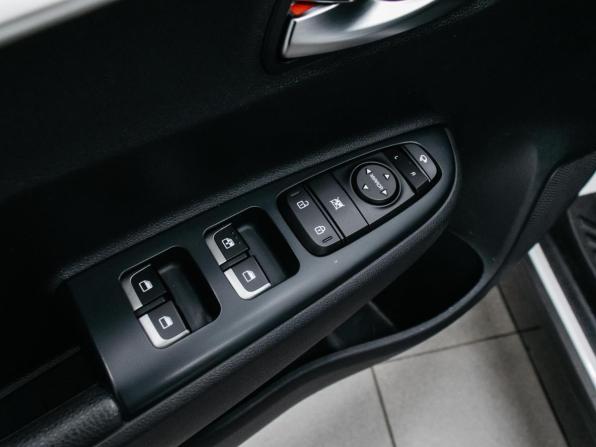 Kia Rio IV Рестайлинг с пробегом 2022 года, цена 2 236 000 рублей, 28826 км, хэтчбек, Автокод Объявления