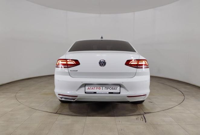 Volkswagen Passat B8 с пробегом 2018 года, цена 1 620 000 рублей, 193669 км, седан, Автокод Объявления