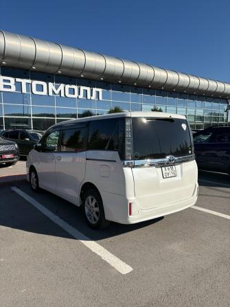 Toyota Voxy III (R80) с пробегом 2014 года, цена 1 699 000 рублей, 196000 км, минивэн, Автокод Объявления