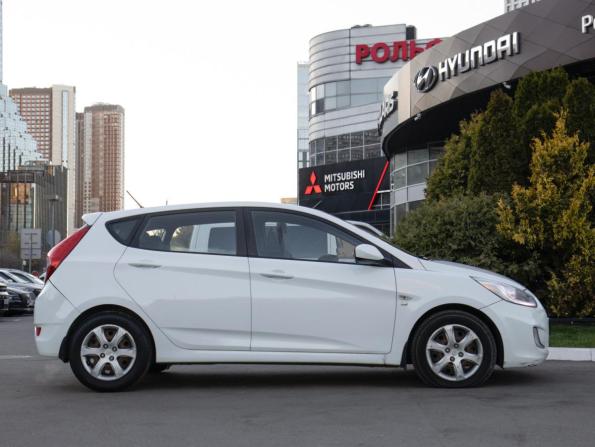 Hyundai Solaris I с пробегом 2013 года, цена 878 000 рублей, 118000 км, хэтчбек, Автокод Объявления