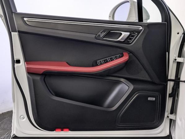 Porsche Macan I Рестайлинг 2 с пробегом 2022 года, цена 7 070 000 рублей, 44613 км, внедорожник, Автокод Объявления