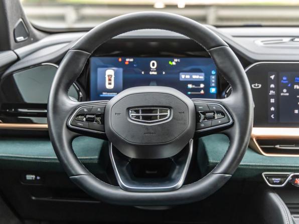 Geely Monjaro I с пробегом 2023 года, цена 3 498 000 рублей, 51823 км, внедорожник, Автокод Объявления