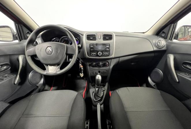 Renault Logan II с пробегом 2017 года, цена 735 000 рублей, 102531 км, седан, Автокод Объявления