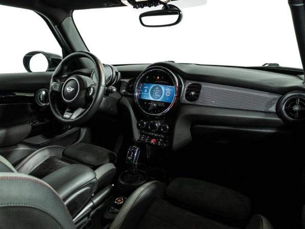 Mini Hatch III (F55/F56) Рестайлинг 2 с пробегом 2021 года, цена 2 899 700 рублей, 40133 км, хэтчбек, Автокод Объявления