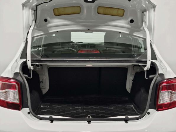 Renault Logan II Рестайлинг с пробегом 2018 года, цена 1 045 000 рублей, 65000 км, седан, Автокод Объявления