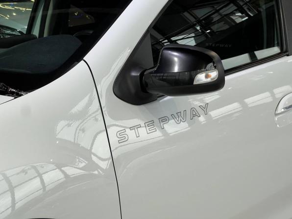 Renault Sandero II Рестайлинг с пробегом 2019 года, цена 1 320 000 рублей, 88000 км, хэтчбек, Автокод Объявления