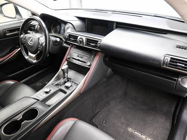 Lexus IS III Рестайлинг с пробегом 2019 года, цена 2 599 000 рублей, 129259 км, седан, Автокод Объявления