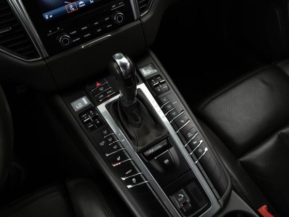 Porsche Macan I с пробегом 2018 года, цена 3 150 999 рублей, 217907 км, внедорожник, Автокод Объявления