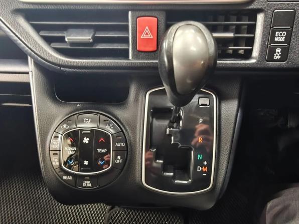 Toyota Voxy III (R80) с пробегом 2015 года, цена 1 800 000 рублей, 264580 км, минивэн, Автокод Объявления