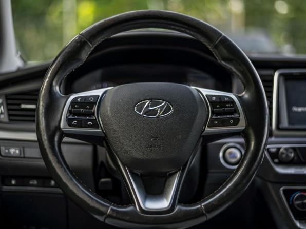 Hyundai Sonata VII (LF) Рестайлинг с пробегом 2018 года, цена 1 580 000 рублей, 209702 км, седан, Автокод Объявления
