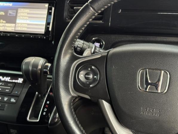 Honda Stepwgn V с пробегом 2015 года, цена 1 935 000 рублей, 124000 км, минивэн, Автокод Объявления