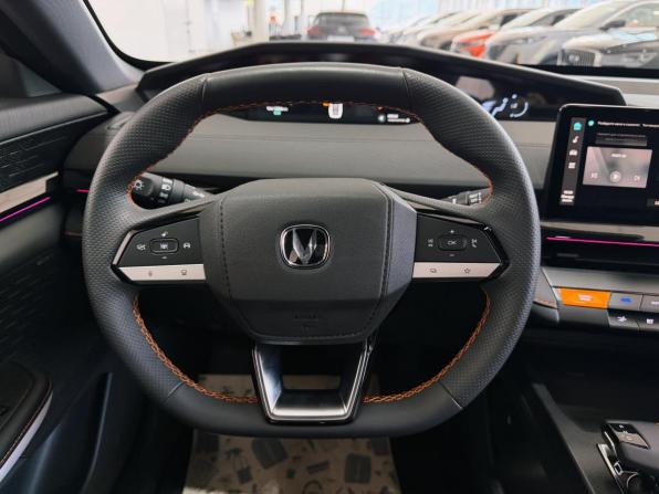 Changan UNI-V I с пробегом 2024 года, цена 2 550 000 рублей, 12800 км, лифтбек, Автокод Объявления