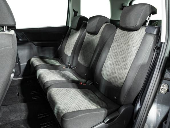 Volkswagen Sharan II Рестайлинг с пробегом 2019 года, цена 2 850 000 рублей, 137729 км, минивэн, Автокод Объявления