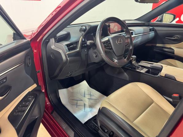 Lexus ES VII с пробегом 2021 года, цена 4 050 000 рублей, 7553 км, седан, Автокод Объявления