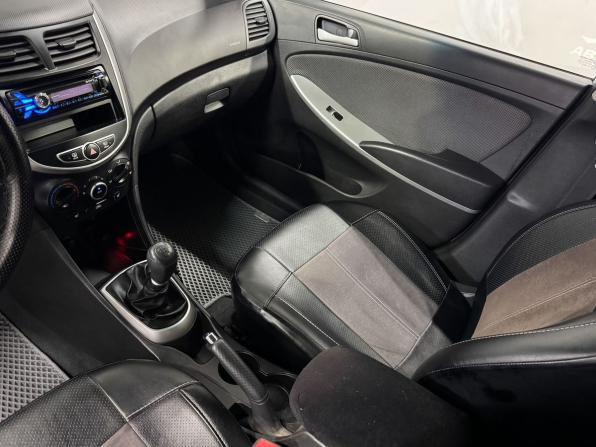Hyundai Solaris I с пробегом 2013 года, цена 780 000 рублей, 131000 км, седан, Автокод Объявления