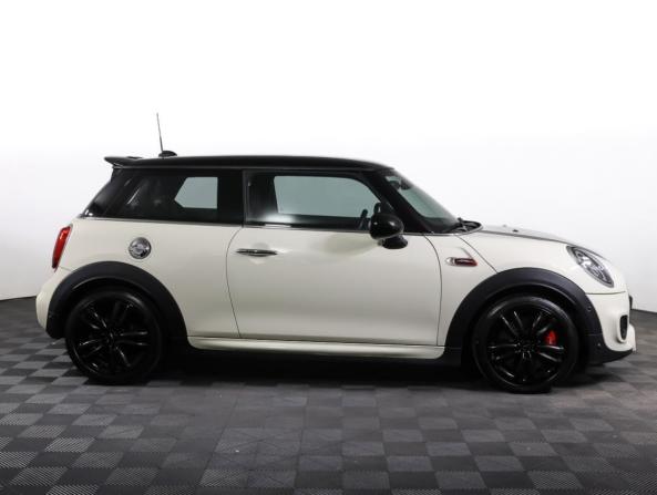 Mini Hatch III (F55/F56) Рестайлинг с пробегом 2018 года, цена 3 019 500 рублей, 49500 км, хэтчбек, Автокод Объявления