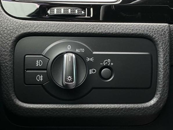 Volkswagen Touareg II Рестайлинг с пробегом 2017 года, цена 2 881 800 рублей, 183531 км, внедорожник, Автокод Объявления