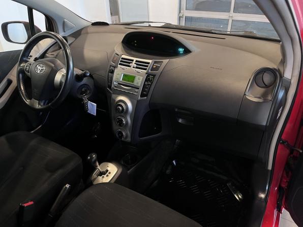 Toyota Yaris II с пробегом 2008 года, цена 462 600 рублей, 177087 км, хэтчбек, Автокод Объявления
