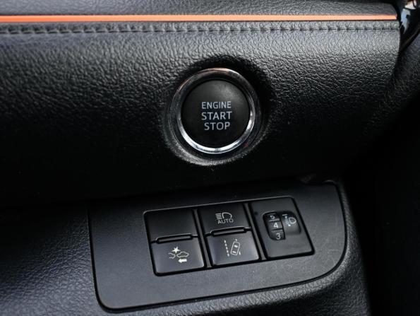 Toyota Sienta II Рестайлинг с пробегом 2019 года, цена 1 490 000 рублей, 94621 км, компактвэн, Автокод Объявления