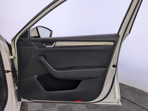 Skoda Superb III с пробегом 2019 года, цена 2 300 000 рублей, 94130 км, лифтбек, Автокод Объявления