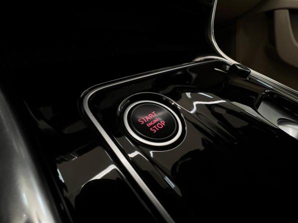 Jaguar XE I Рестайлинг с пробегом 2019 года, цена 2 490 000 рублей, 130000 км, седан, Автокод Объявления