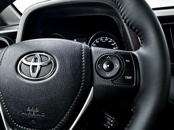 Toyota RAV4 IV (XA40) Рестайлинг с пробегом 2016 года, цена 2 599 000 рублей, 79800 км, внедорожник, Автокод Объявления
