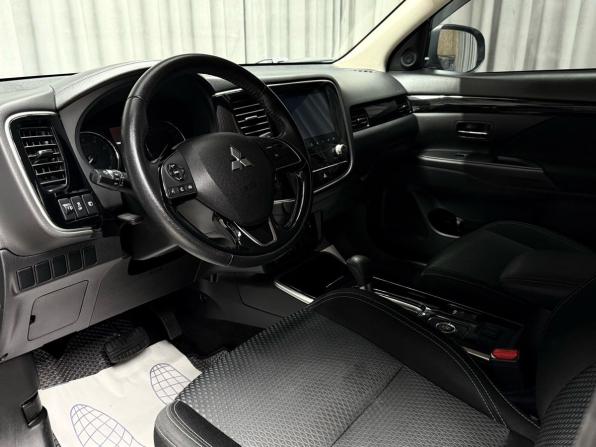 Mitsubishi Outlander III Рестайлинг 3 с пробегом 2021 года, цена 2 499 000 рублей, 58496 км, внедорожник, Автокод Объявления