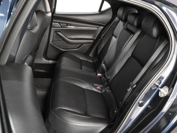 Mazda 3 IV (BP) с пробегом 2019 года, цена 2 755 000 рублей, 27996 км, хэтчбек, Автокод Объявления