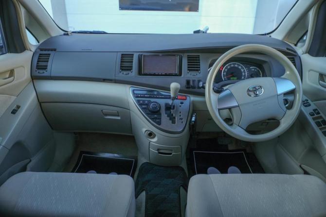 Toyota ISis I Рестайлинг с пробегом 2010 года, цена 997 000 рублей, 190000 км, компактвэн, Автокод Объявления
