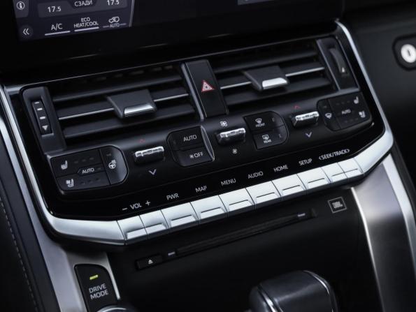 Toyota Land Cruiser 300 Series с пробегом 2022 года, цена 9 299 000 рублей, 51215 км, внедорожник, Автокод Объявления