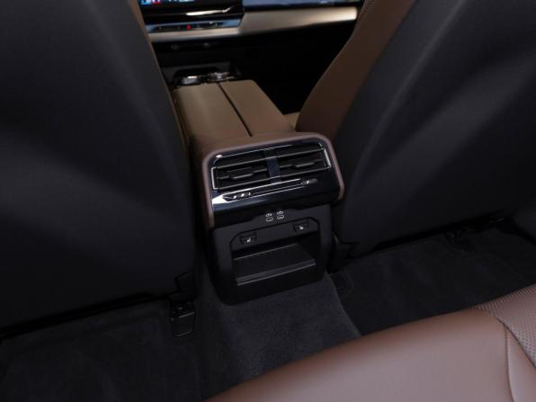 BMW 5 серии VIII (G60/G61/G68) с пробегом 2025 года, цена 8 350 000 рублей, 10392 км, седан, Автокод Объявления