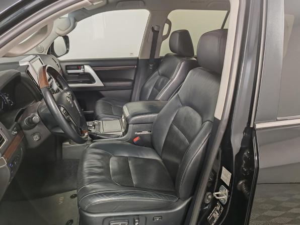 Toyota Land Cruiser 200 Series Рестайлинг 2 с пробегом 2015 года, цена 4 800 000 рублей, 199129 км, внедорожник, Автокод Объявления