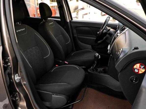 Renault Logan II Рестайлинг с пробегом 2019 года, цена 899 000 рублей, 176989 км, седан, Автокод Объявления