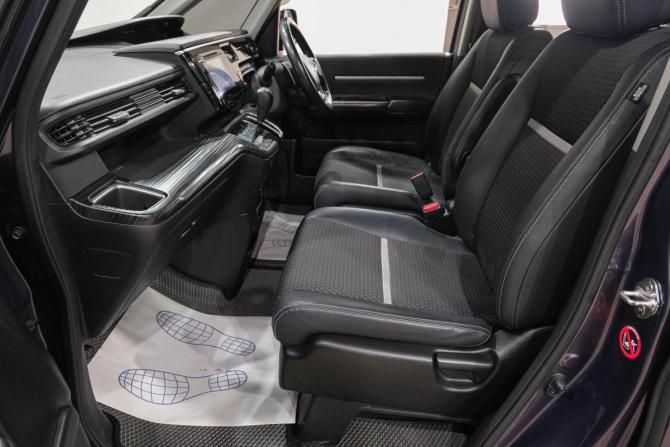 Honda Stepwgn V с пробегом 2015 года, цена 1 799 000 рублей, 132723 км, минивэн, Автокод Объявления