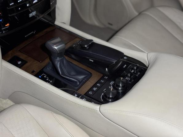 Lexus LX III Рестайлинг 2 с пробегом 2016 года, цена 7 949 000 рублей, 208658 км, внедорожник, Автокод Объявления