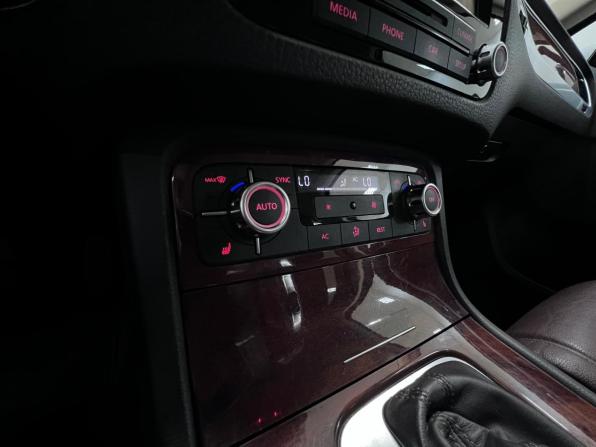 Volkswagen Touareg II с пробегом 2012 года, цена 2 399 000 рублей, 119230 км, внедорожник, Автокод Объявления