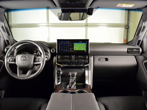 Toyota Land Cruiser 300 Series с пробегом 2023 года, цена 15 550 995 рублей, 84 км, внедорожник, Автокод Объявления