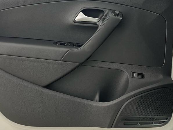 Volkswagen Polo V Рестайлинг с пробегом 2017 года, цена 1 050 000 рублей, 100656 км, седан, Автокод Объявления
