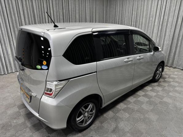 Honda Freed I Рестайлинг с пробегом 2013 года, цена 1 200 000 рублей, 114787 км, компактвэн, Автокод Объявления
