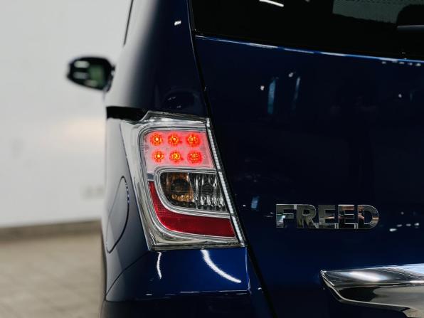 Honda Freed I Рестайлинг с пробегом 2012 года, цена 995 000 рублей, 175000 км, компактвэн, Автокод Объявления