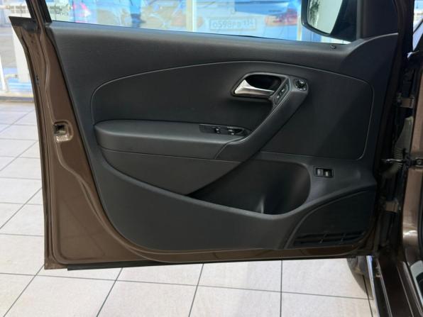 Volkswagen Polo V с пробегом 2015 года, цена 925 000 рублей, 174295 км, седан, Автокод Объявления