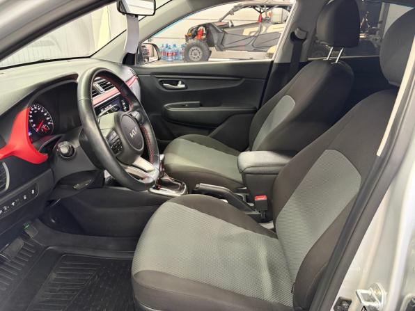 Kia Rio IV Рестайлинг с пробегом 2022 года, цена 1 697 000 рублей, 65000 км, седан, Автокод Объявления